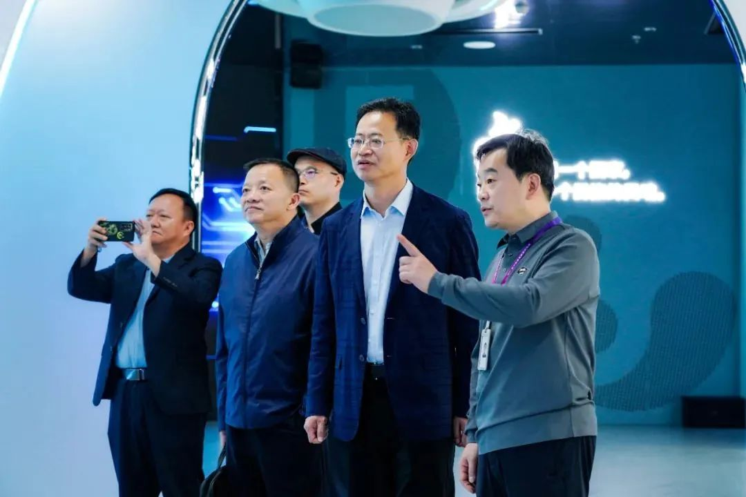 2024120602 国家广电总局发展研究中心一行赴304am永利集团官网励丰文化调研指导
