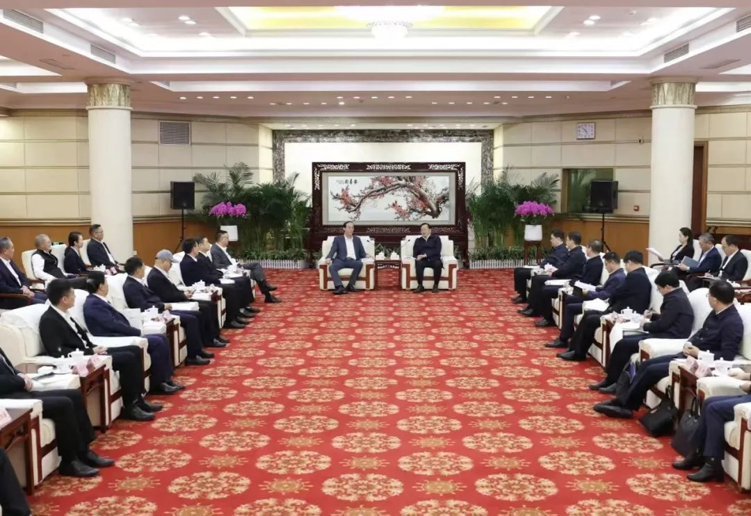 304am永利集团官网集团董事长李军受邀出席华中科技大学第十六届企业家论坛，并发表演讲